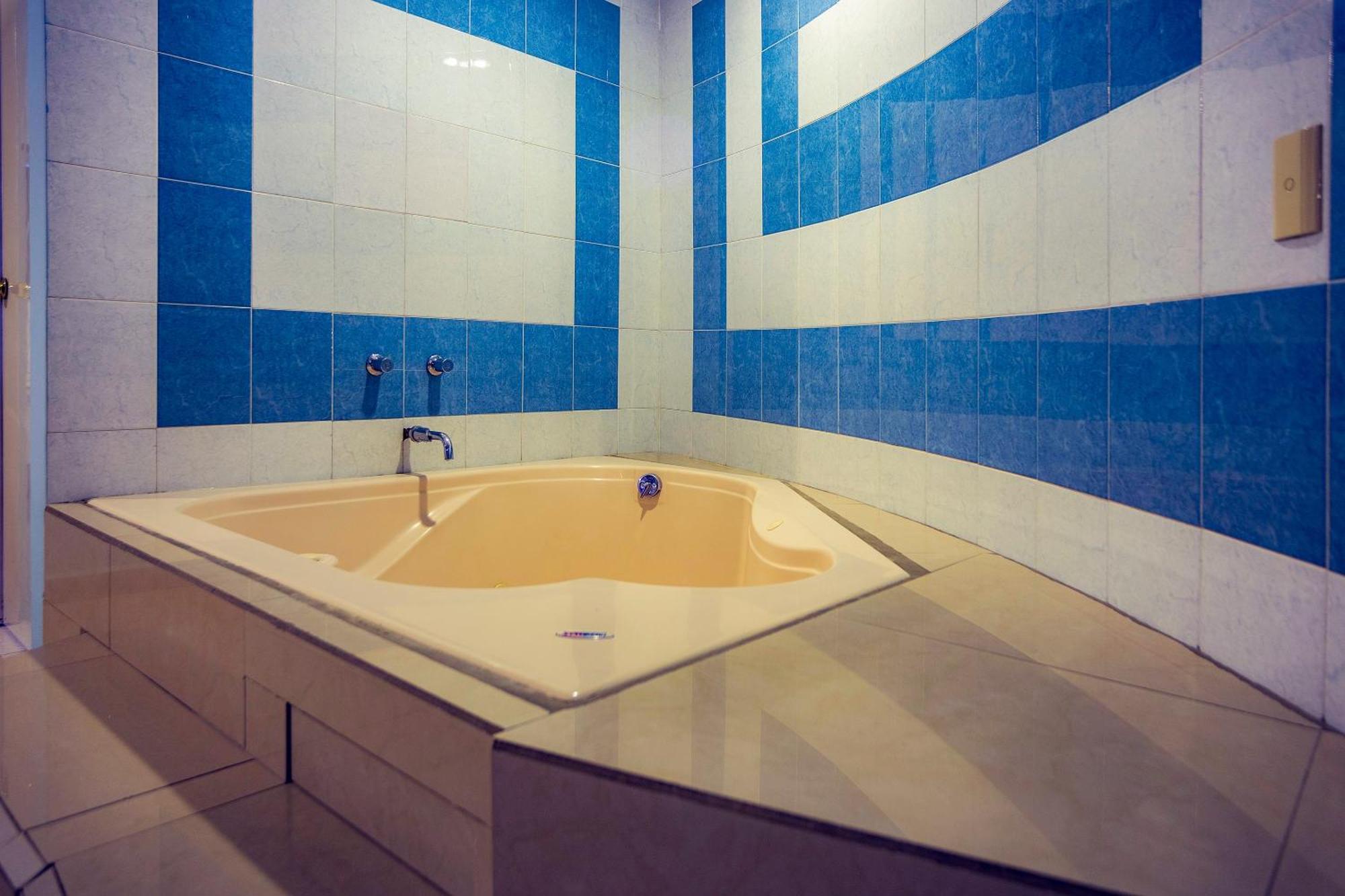 Capital O Hotel Diro, مونتيري المظهر الخارجي الصورة
